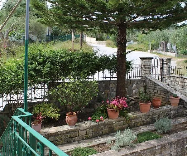 Paxos Rock Gaios